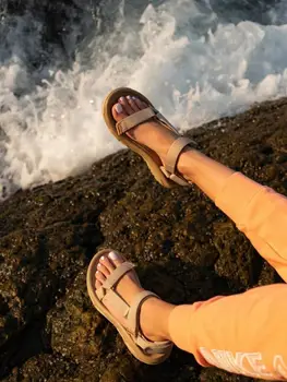 Ženske sandale i Ljetne Svakodnevne ženske cipele 2021 g. Slajdova parhet slatka japanke na танкетке Plaža moda Za odmor Osnovni Kuća iz Turske