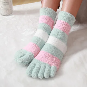 Mekane čarape za spavanje od koralnog runo u strip Topao frotir čarape sa splitom vrhom i pet prstiju na podu Ženske udoban krevet čarape za djevojčice Kratke