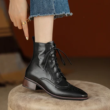 2022 Casual cipele na srednje potpetice Ženske čizme s trga vrhom čipka-up zatvarač od meke kože Zimske ženske cipele na platformu za žene