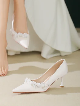 Bijele svadbene cipele ručne izrade Lijepe boje Bisera Glavne Ženske 2021 Nova mlada Атласное francuska haljinu na visokim potpeticama, Temperament Ženske cipele-brod