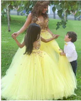 Visoka Kvaliteta Haljina za djevojčice s cvjetnim uzorkom 3D Oblog Bujnom Tila Majka Kćer Pravo haljina za djevojčice Odjevanje za rođendan
