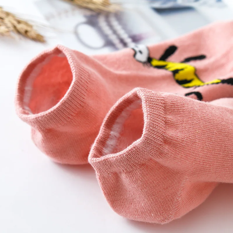 Najprodavaniji Modni ženske kratke pamučne čarape Ženske Nevidljive čarape Svakodnevne crtani ženske čarape Candy Boje Čarape do gležnja Slika  1