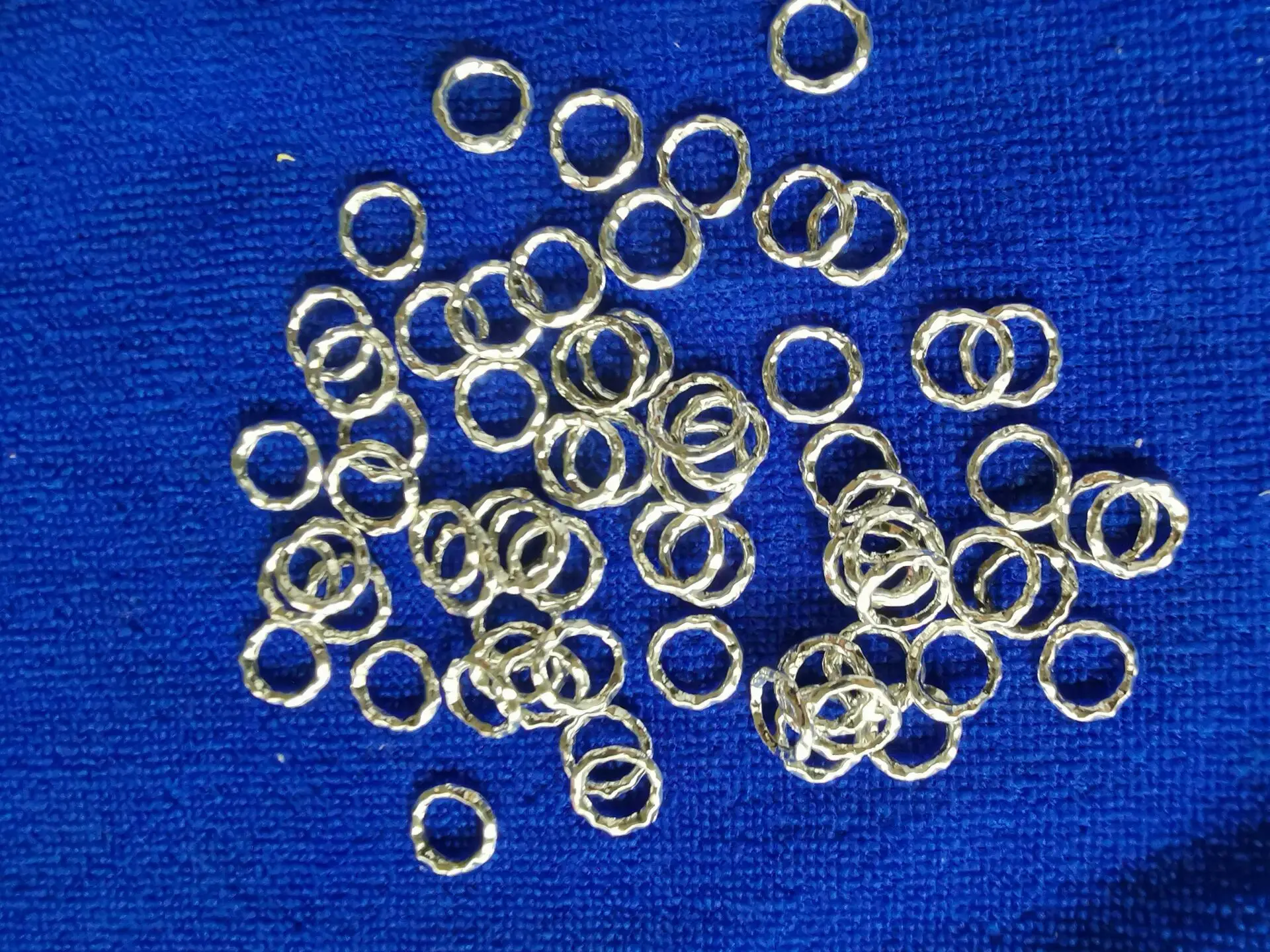 600 kom. tibetanski srebrna metalik krug priključci veze A9239 Slika  1