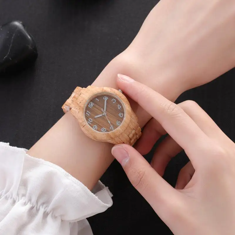 Imitacija bambusa materijal najviše se prodaju satovi ženski temperament modni satovi od umjetnog drveta smola svakodnevne jednostavne satovi Slika  1