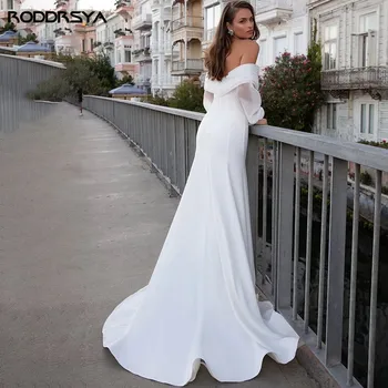 RODDRSYA Satin Vjenčanje haljina Sirena 2022 dugi rukav od pahuljasto krzno Seksi Plaža Mladenka s otvorenim ramenima Boho haljine za Vjenčanje